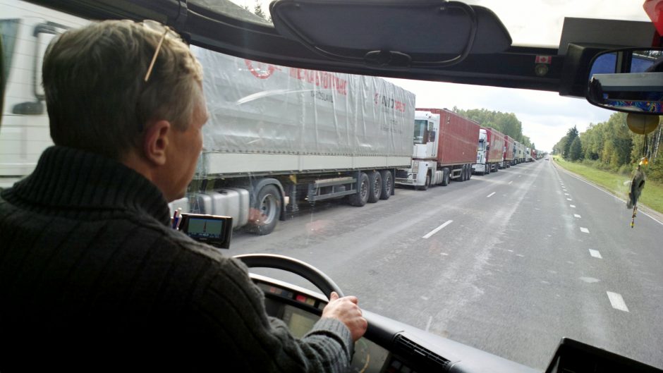 Krovinių vežėjai mitinguos prieš vairuotojų dienpinigių apmokestinimą