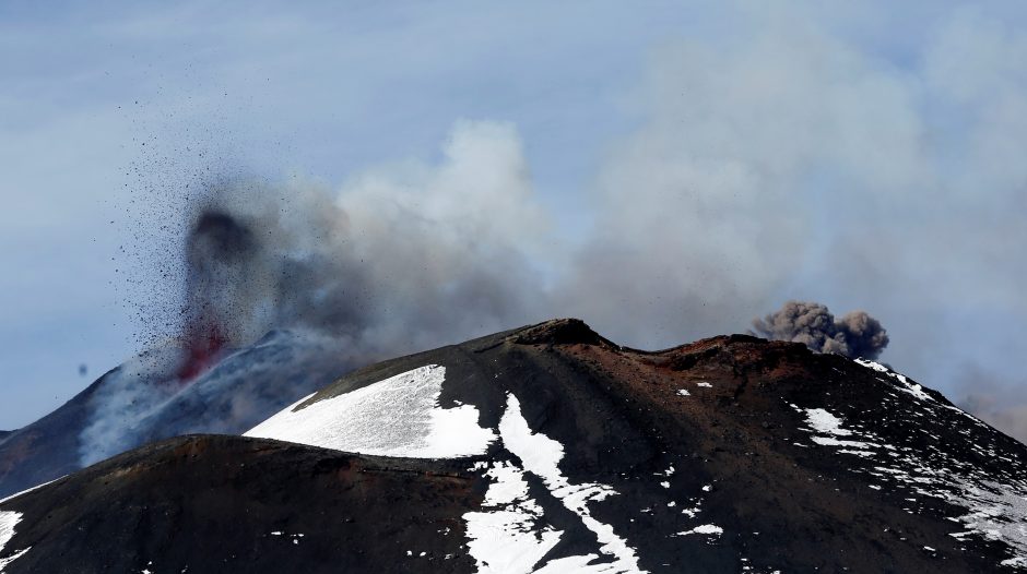 Kamčiatkoje išsiveržęs Bevardis ugnikalnis kelia pavojų aviacijai