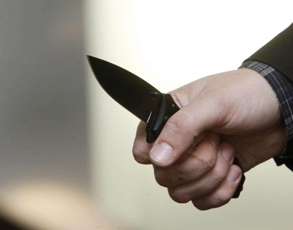 Klaipėdoje – kruvinas nusikaltimas: jauną vyrą sužalojo peiliu (atnaujinta)