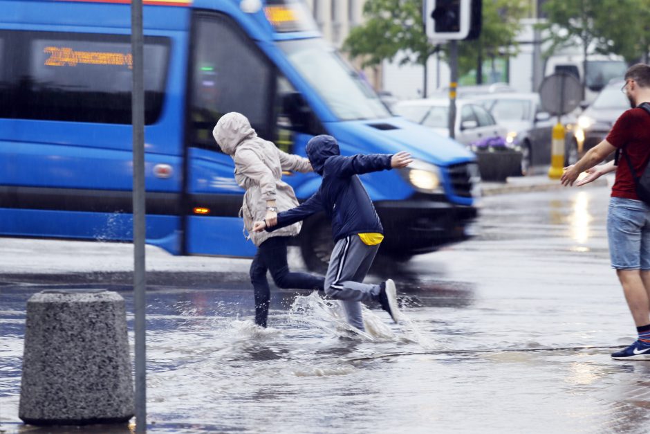 Mieste – nuolatinė potvynių grėsmė: klaipėdiečiai vėl skaičiuoja nuostolius