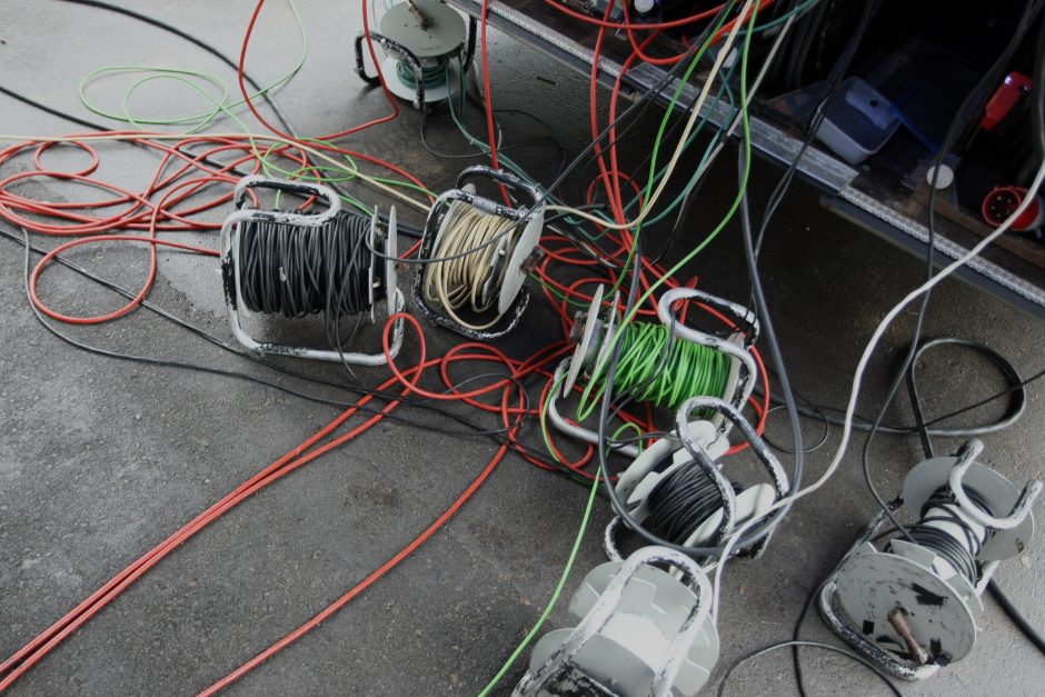 Šiemet nutiesta per 600 kilometrų elektros kabelių