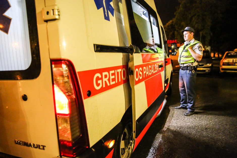 Per avariją Vilniuje žuvo keleivis, vairuotojas – ligoninėje