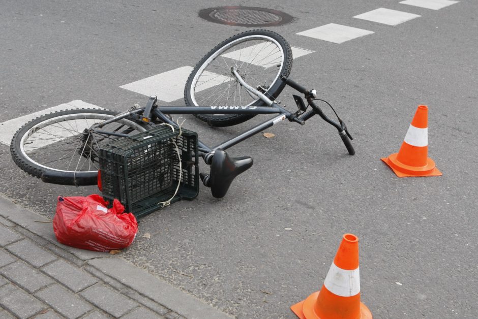 Uostamiestyje automobilis partrenkė dviratininką