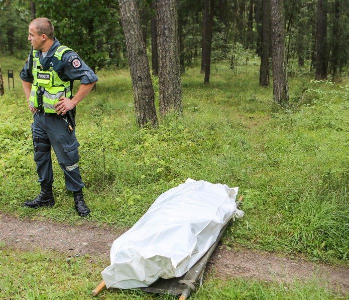 Vilniaus rajone, miške, rastas mirusio žmogaus kūnas
