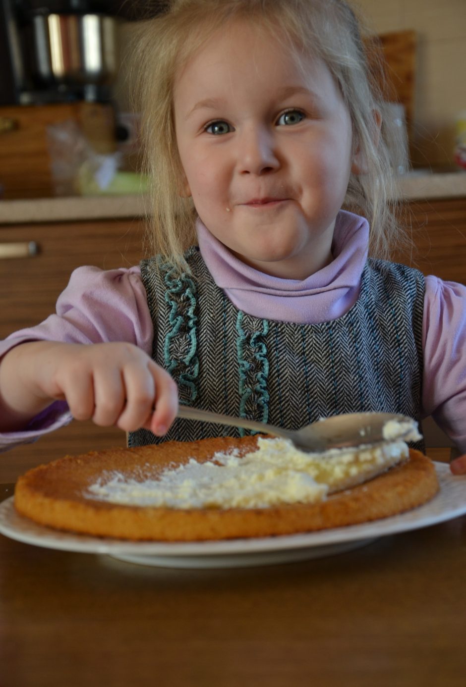 Gaminame su vaikais: nuo paprastų užkandėlių iki gardžių pyragų (receptai)