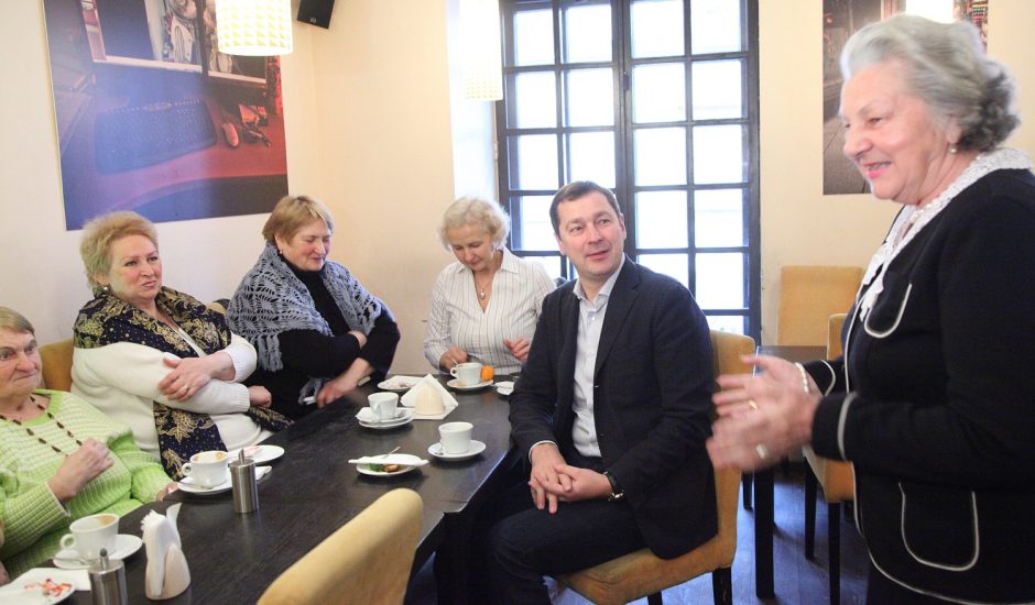 Sekmadienį Vilniaus barai, restoranai senjorus kvies nemokamos kavos ar arbatos