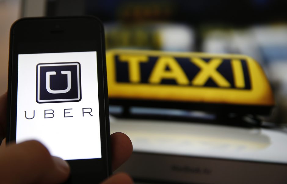 Ūkio ministras nepalaiko papildomų reikalavimų „Uber“ vairuotojams