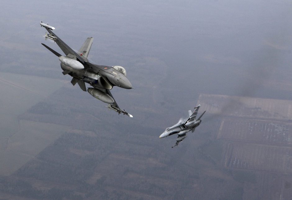 Praėjusią savaitę NATO naikintuvai dukart lydėjo rusų orlaivius