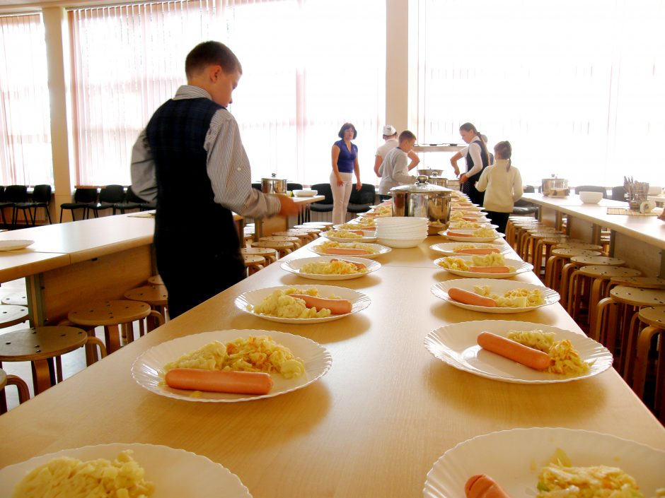 Kauno rajono moksleiviams maitinti – daugiau lėšų
