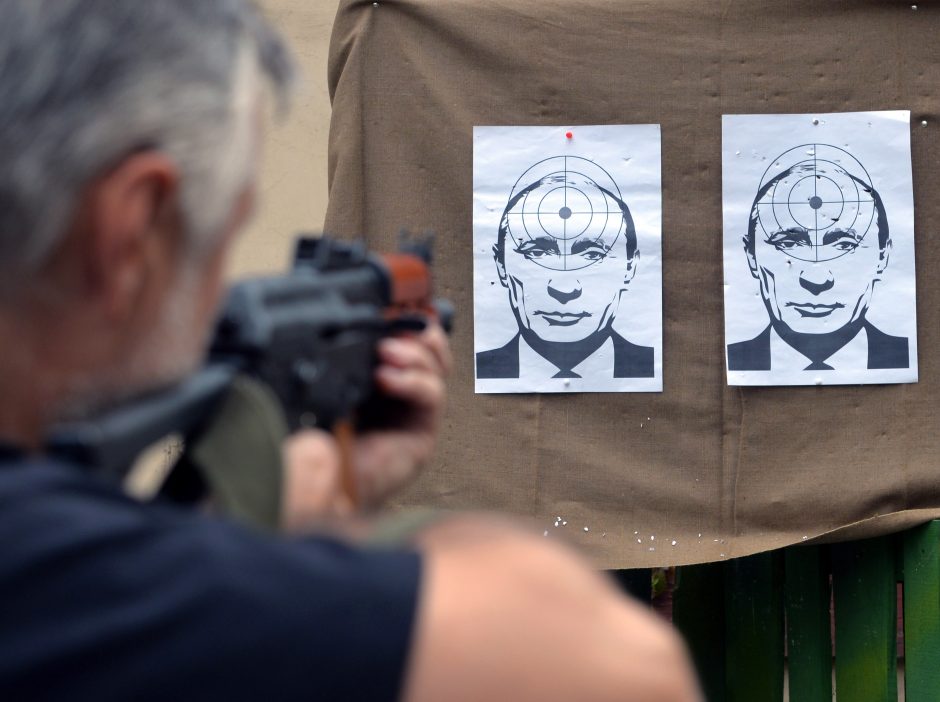Rusija kelia bylą „Euronews“ kanalui dėl taikinio su V. Putino atvaizdu