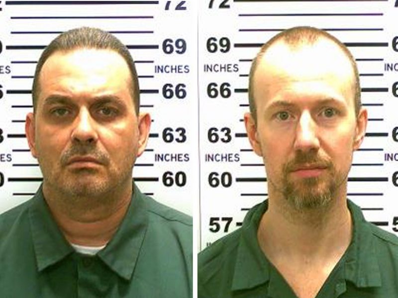 Niujorko valstijoje tęsiasi dviejų pabėgusių žudikų medžioklė