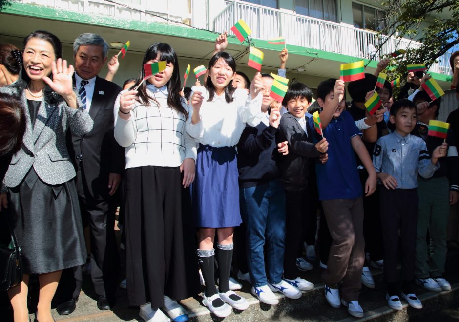 D. Nausėdienė Japonijoje susitiko su Lietuva besidominčiais moksleiviais