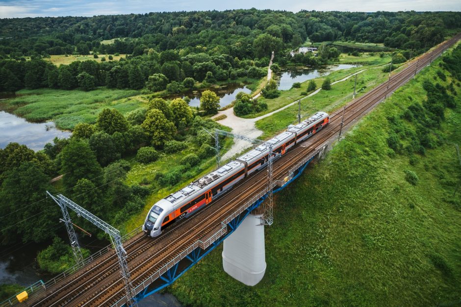 Dėl COVID-19 plitimo „Lietuvos geležinkeliai“ laikinai stabdo 25 traukinių reisus