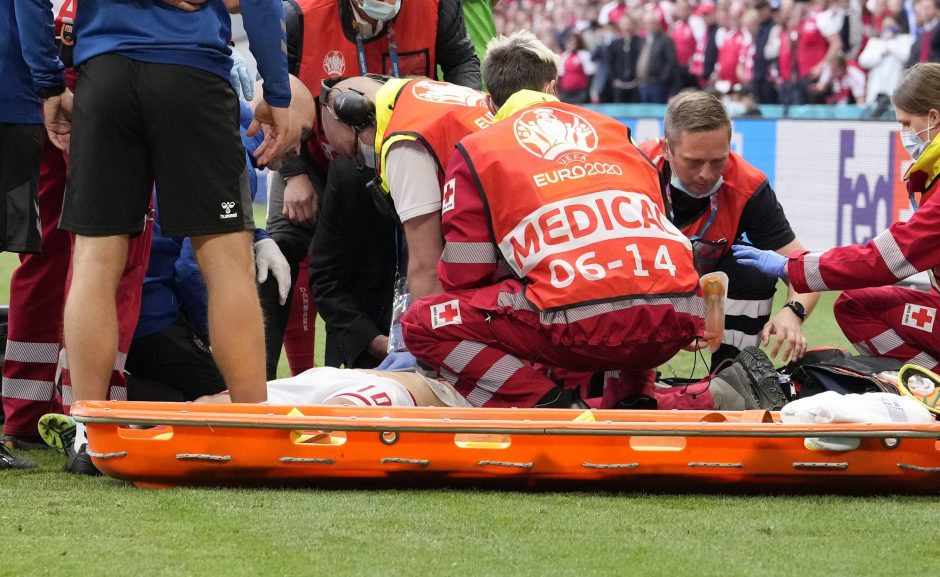 Danijos futbolo rinktinės gydytojas atskleidė, kaip vyko Ch. Erikseno gaivinimas