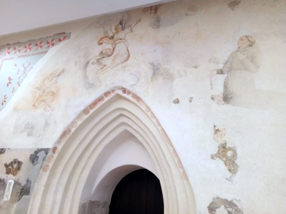 Kaune restauruota zakristijos sienų tapyba