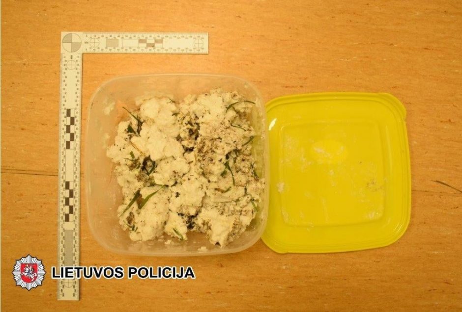 Policija Tauragės rajone sulaikė amfetamino gaminimu ir platinimu įtariamus vyrus