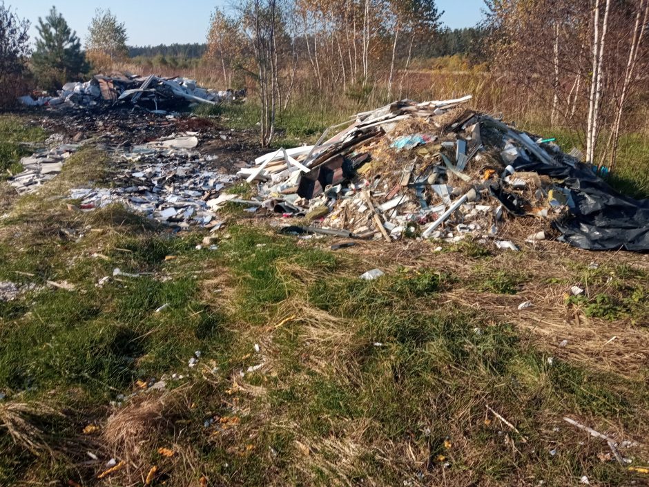 Atliekomis miške atsikračiusiems teršėjams gresia bauda iki 29 tūkst. eurų