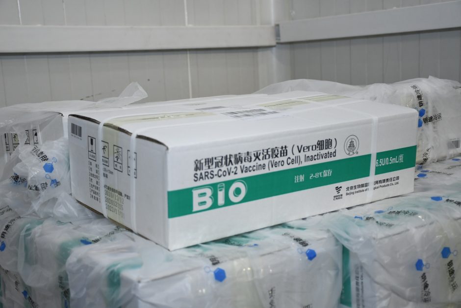 Vengrija pirmoji iš ES šalių patvirtino Kinijoje sukurtą vakciną nuo COVID-19