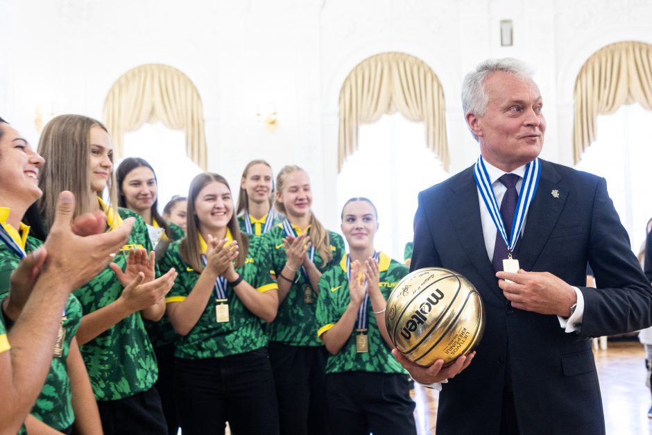 Lietuvos jaunių merginų krepšinio rinktinė susitiko su prezidentu