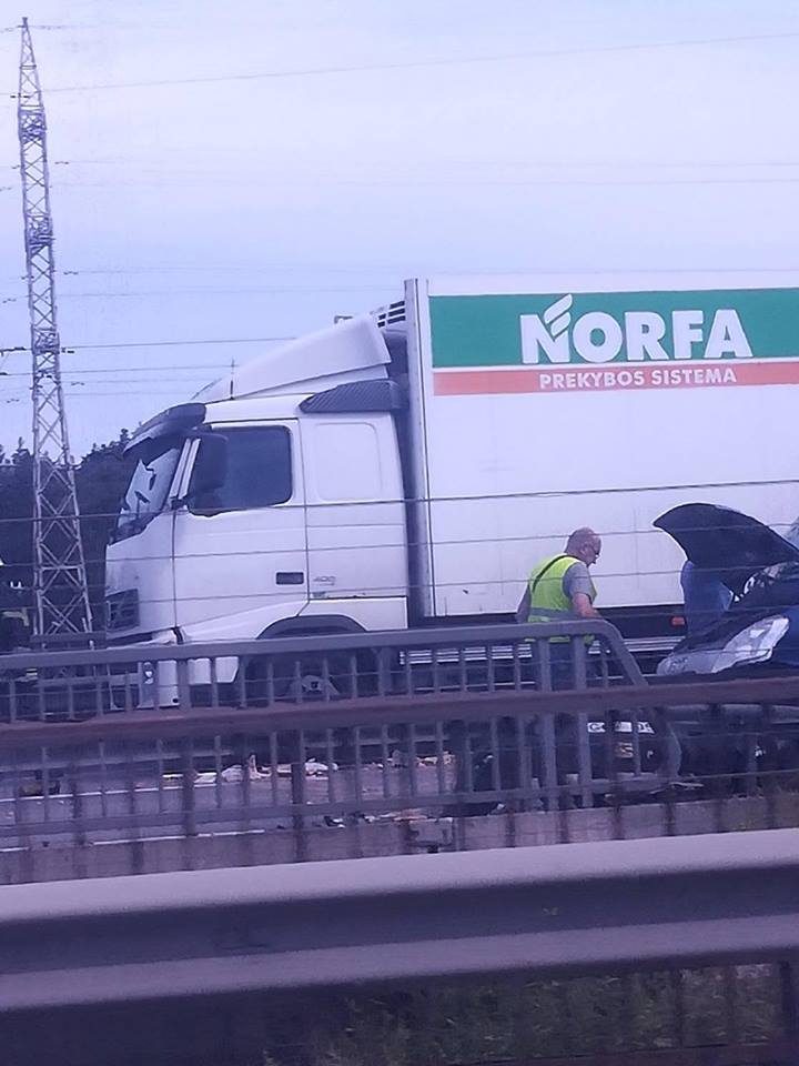 Chaosas autostradoje: dvi avarijos paralyžiavo eismą