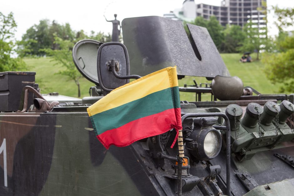 Lietuva ir dar trys šalys reikalauja ES lėšų greitesniam karių judėjimui