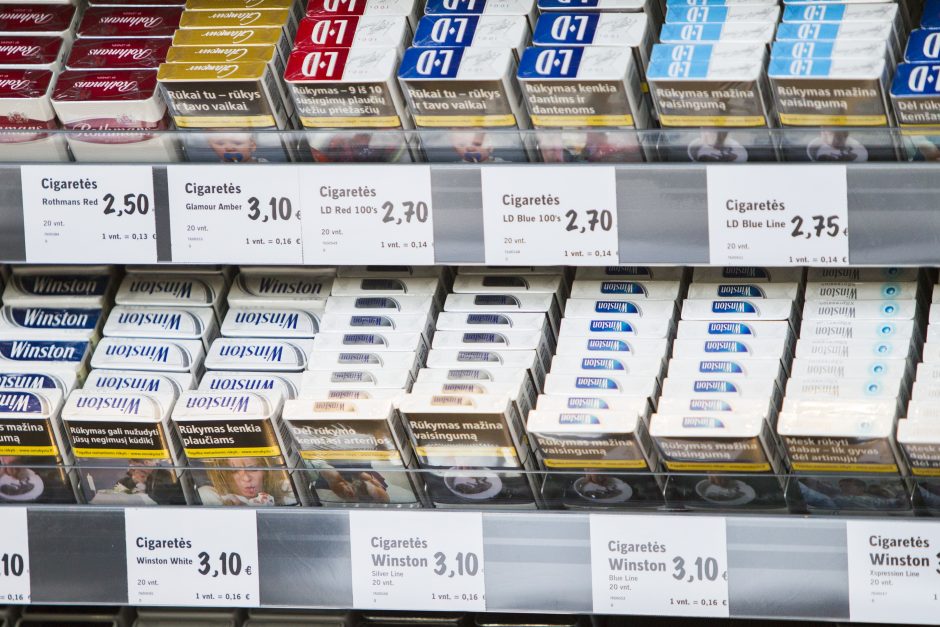 Vyriausybė pritarė siūlymui uždrausti pardavimo vietose eksponuoti tabako gaminius