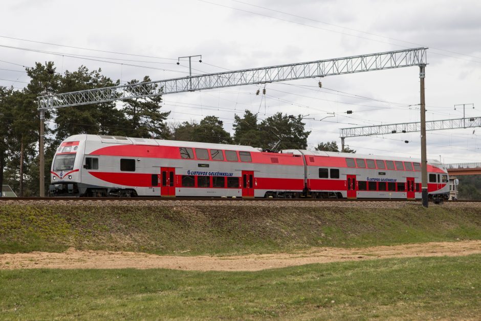 „Lietuvos geležinkeliai“ grąžina dalį traukinių reisų