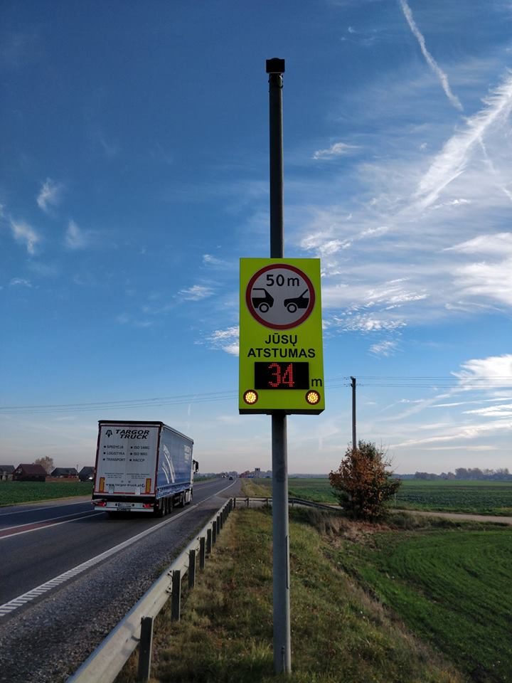 Kelyje „Via Baltica“ – perspėjimas saugaus atstumo nesilaikantiems vairuotojams