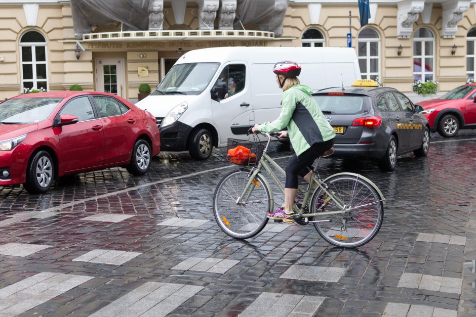 Vyriausybė – už leidimą dviratininkams važiuoti per perėjas
