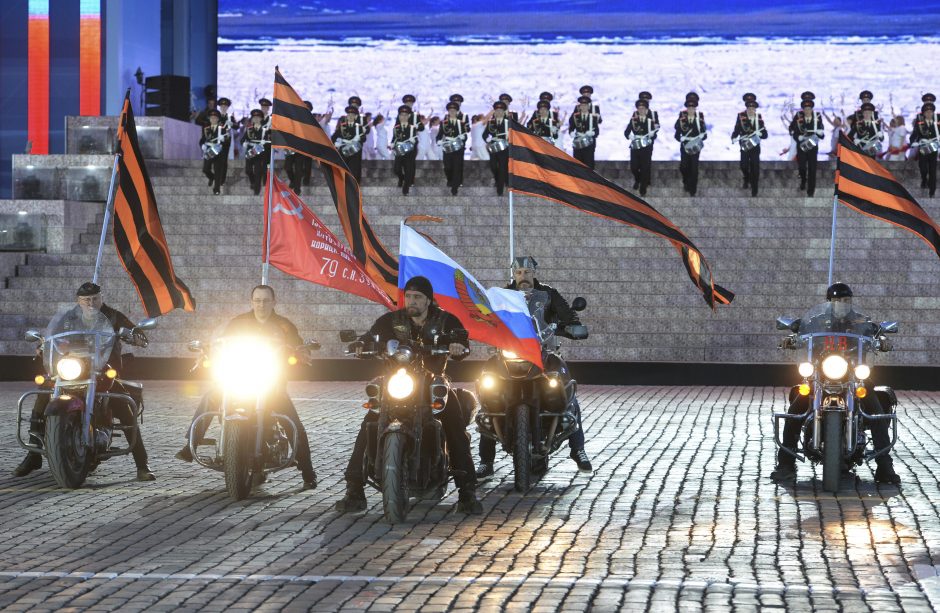 Prokremliški rusų baikeriai išsiruošė į „patriotinį“ žygį į Berlyną