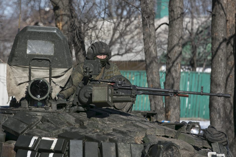 Įtampa auga: pranešama, kad Rusija telkia pajėgas prie sienos su Ukraina