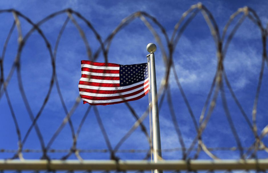 B. Obama skelbs Gvantanamo kalėjimo uždarymo planą