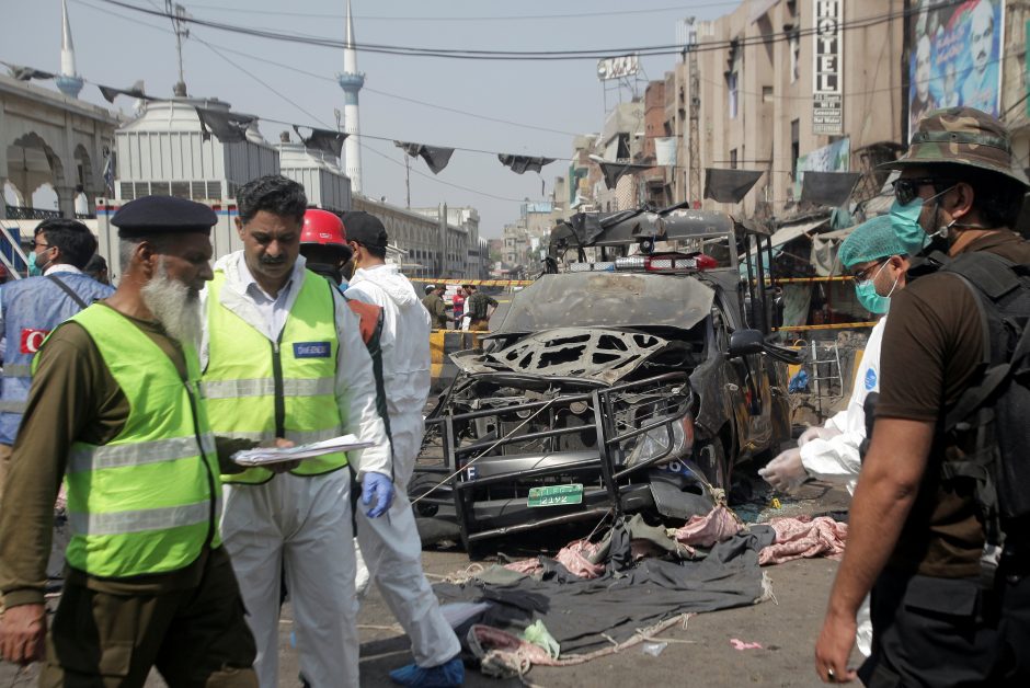 Pakistane per sprogdinimą prie šventovės žuvo mažiausiai 10 žmonių