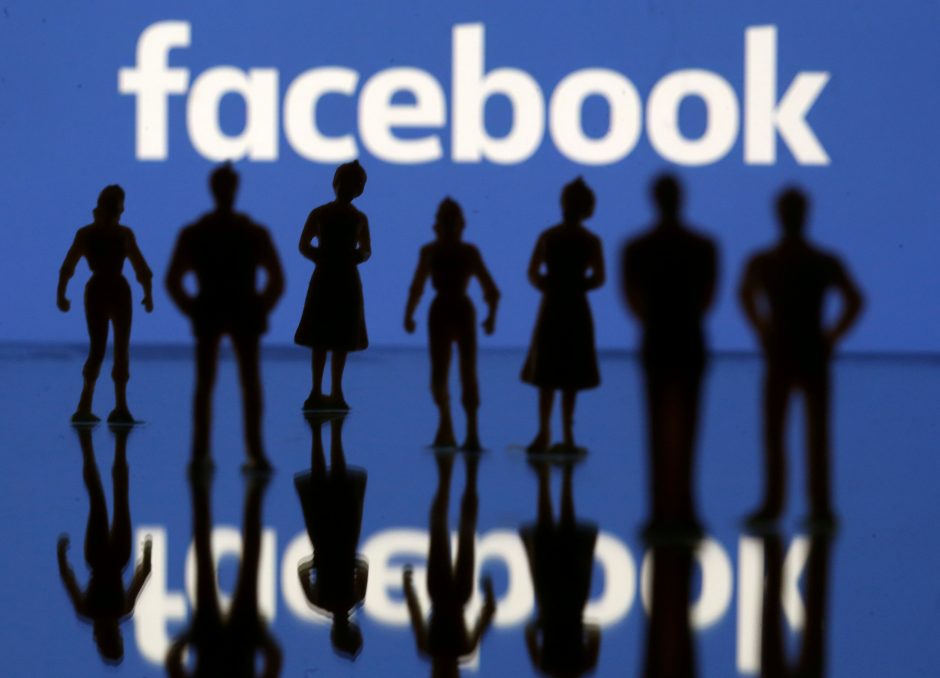 „Facebook“ didins išlaidas reklamai pašlijusiai reputacijai pagerinti