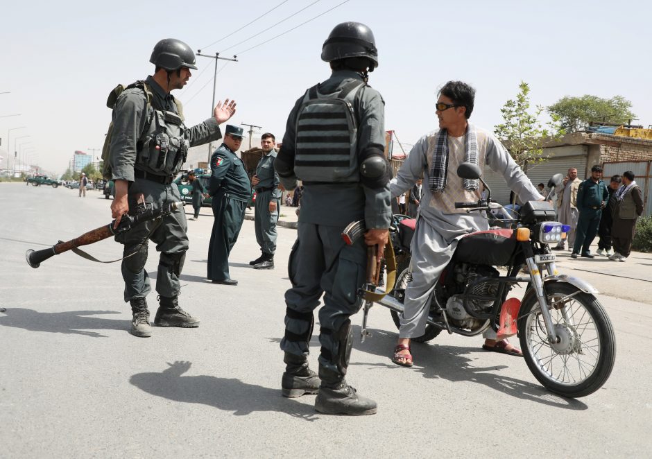 Kabule mirtininkui detonavus užminuotą automobilį žuvo mažiausiai 14 žmonių