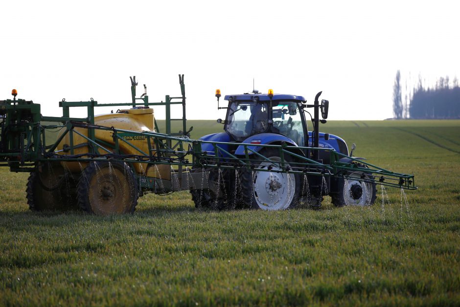 ES uždraudė prieštaringai vertinamą pesticidą