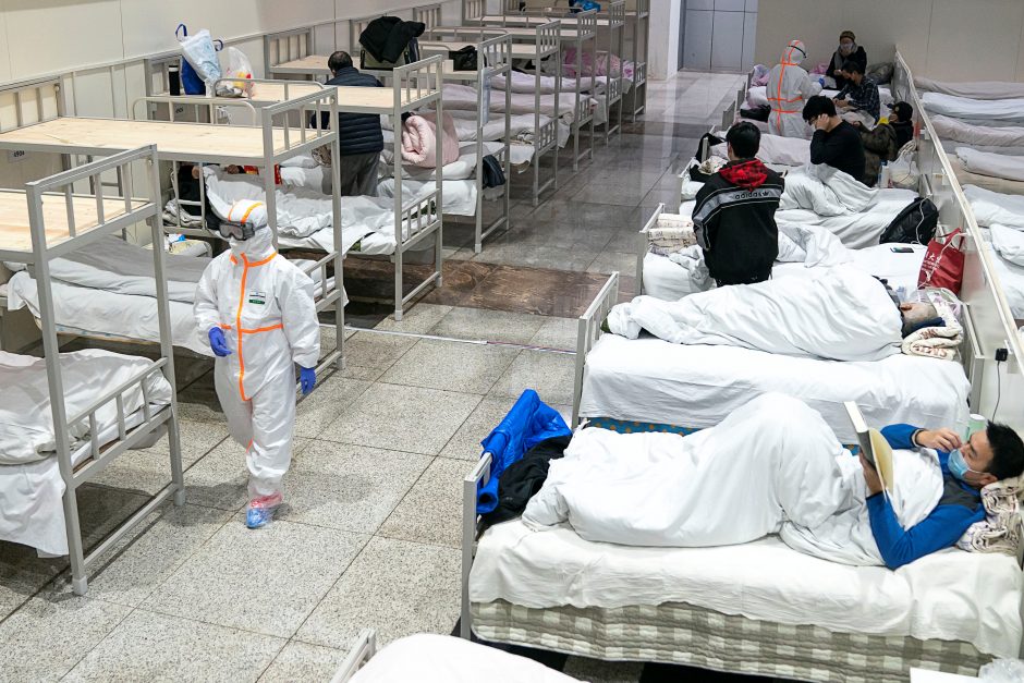 Pasaulyje gilėja Kinijos koronaviruso krizė