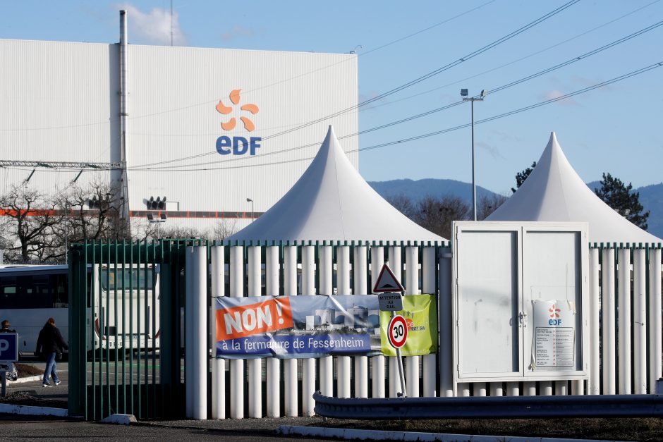 Prancūzija pradeda seniausios šalies atominės jėgainės uždarymą