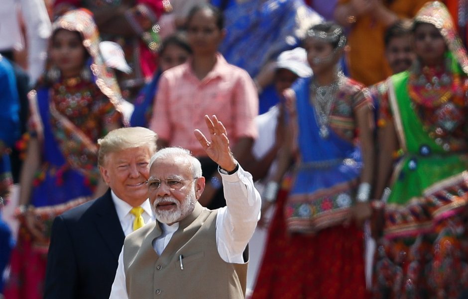 D. Trumpas per didžiulį mitingą Indijoje gyrė N. Modi