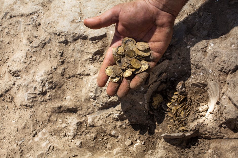 Izraelyje aptiktas ankstyvųjų islamo laikų auksinių monetų lobis