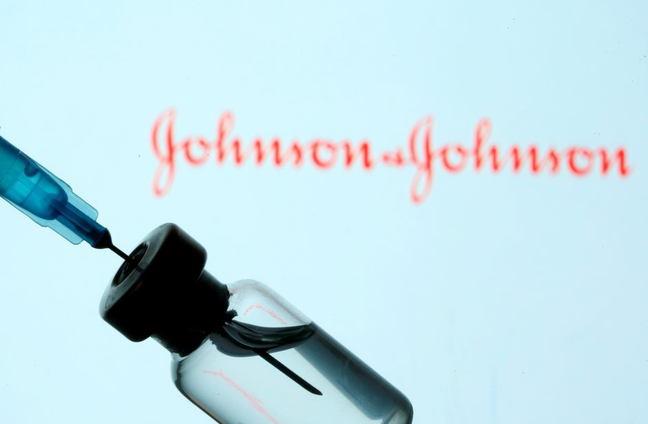 JAV pareigūnai rekomenduoja laikinai stabdyti skiepijimą „Johnson & Johnson“ vakcina
