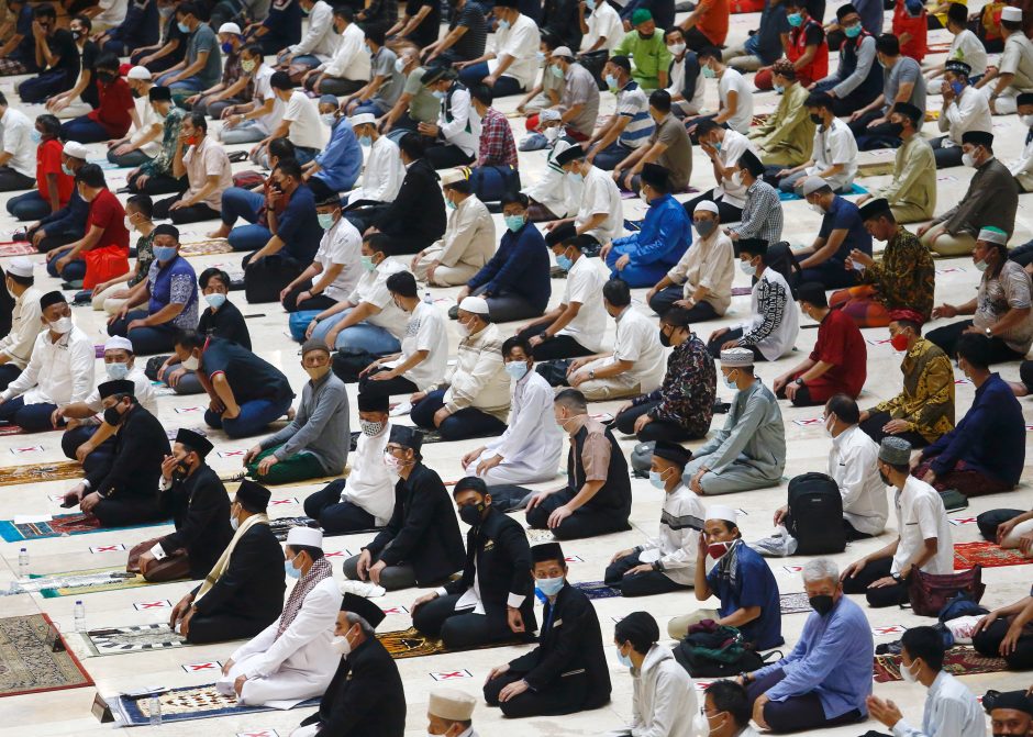 Musulmonai pradeda koronaviruso aptemdytą Ramadaną