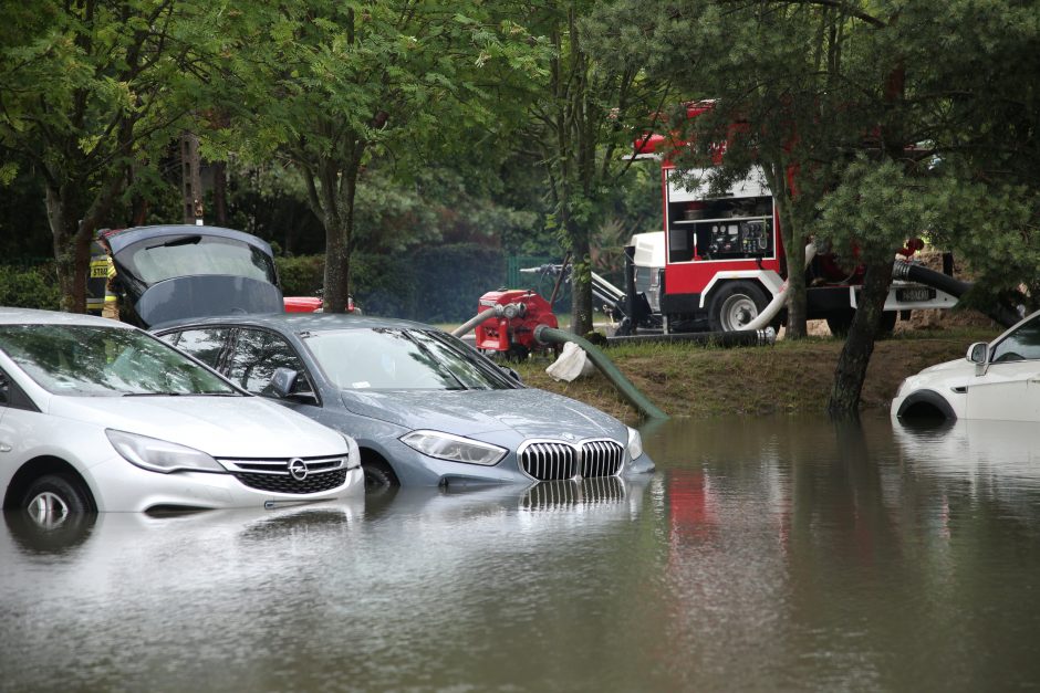 Audros Lenkijoje sukėlė potvynių ir pridarė nemažai žalos