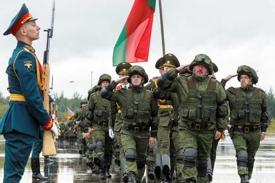 Rusija ir Baltarusija pradeda praktinį karinių pratybų „Zapad 2021“ etapą