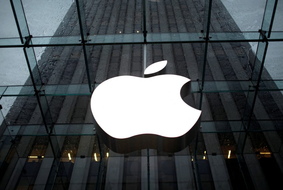 „Apple“ tapo pirmąja kompanija istorijoje, kurios vertė viršijo 3 trln. dolerių