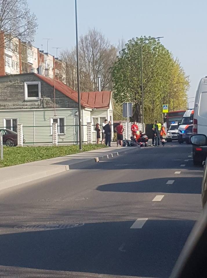 Per avariją Kaune nukentėjo motociklininkas