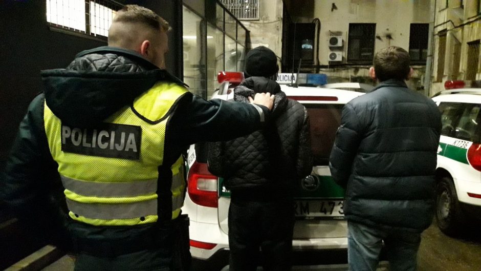 Policijos smūgis narkotikų platintojams Kaune: sulaikyti keturi vyrai