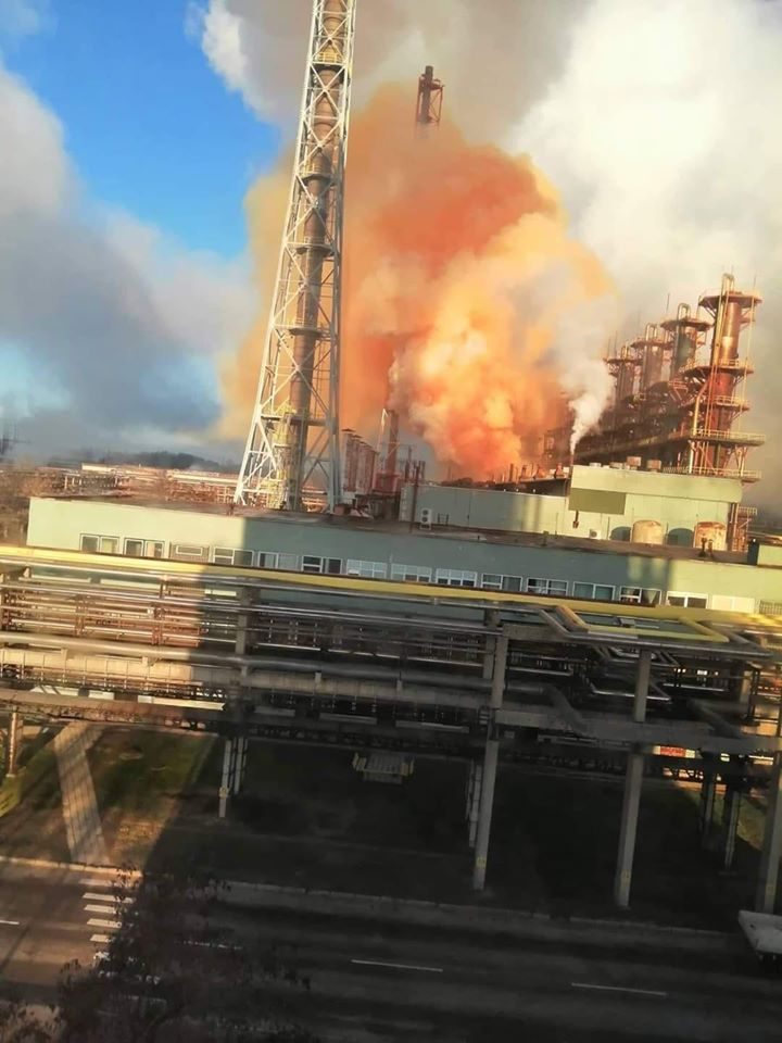 Dangų prie „Achemos“ nudažė oranžiniai dūmai: bendrovės atstovai dėl įvykio  ramina