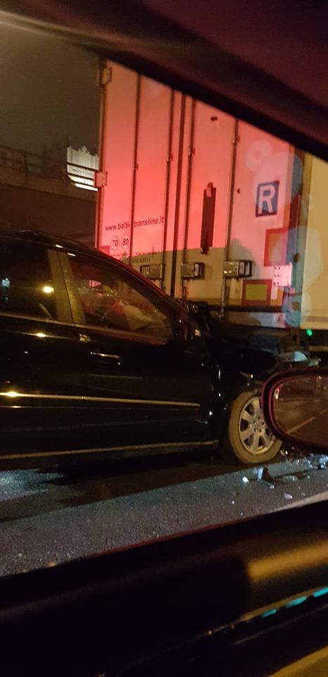 Vilniuje girto vairuotojo „Mercedes-Benz“ palindo po vilkiku