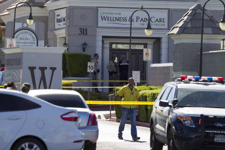 Las Vegaso skausmo klinikoje pacientas šovė į du žmones ir nusižudė